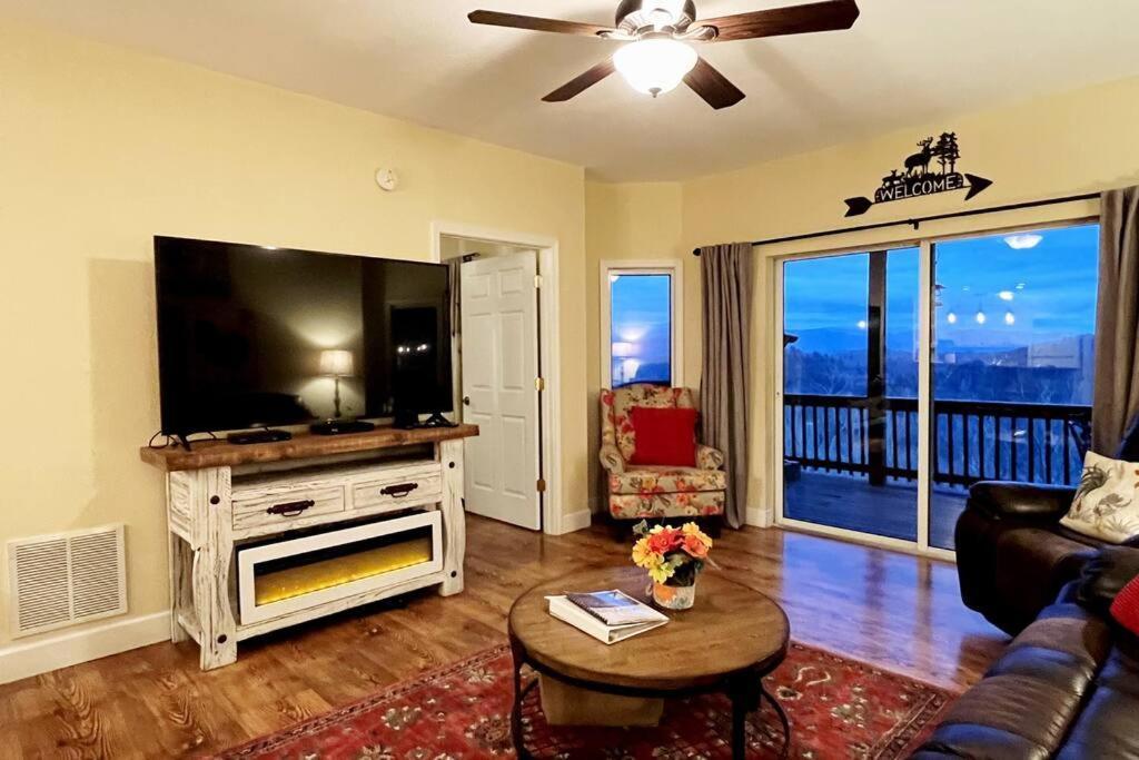 Red Rooster Family Cabin W/Hot Tub+Fire Pit+View Franklin Εξωτερικό φωτογραφία