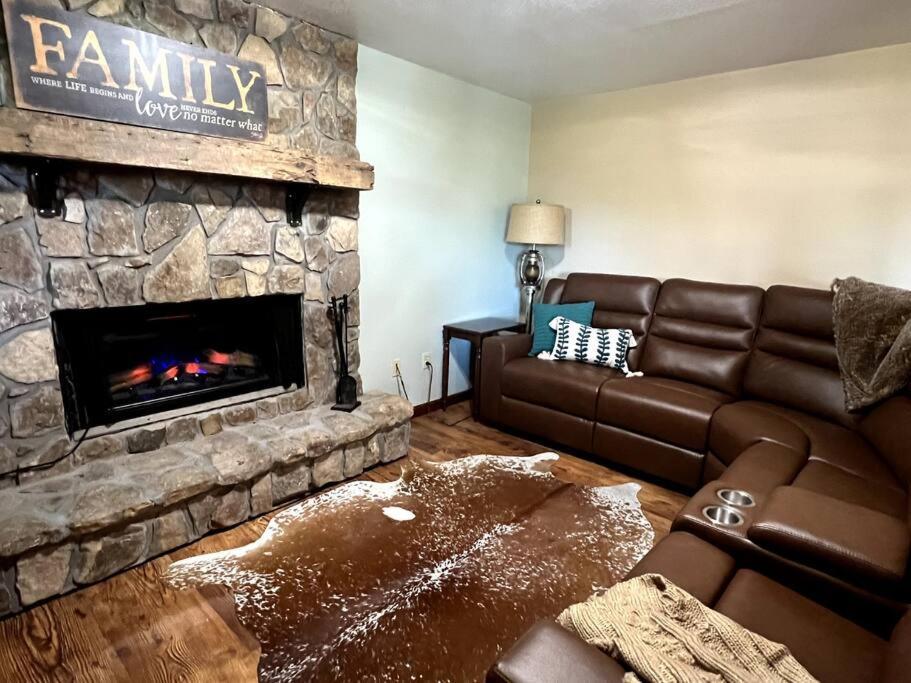 Red Rooster Family Cabin W/Hot Tub+Fire Pit+View Franklin Εξωτερικό φωτογραφία
